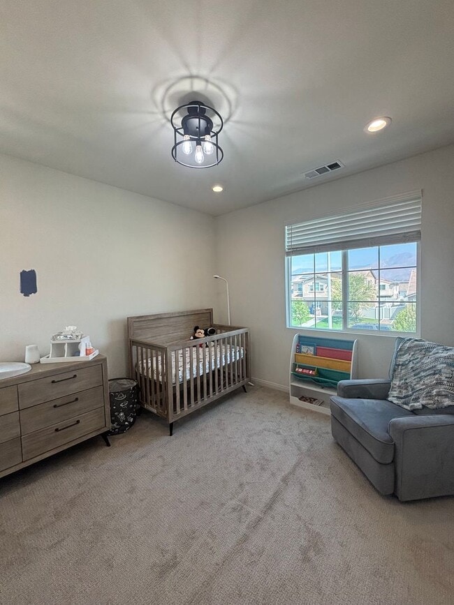 Building Photo - Beautiful 4- Bedroom Home