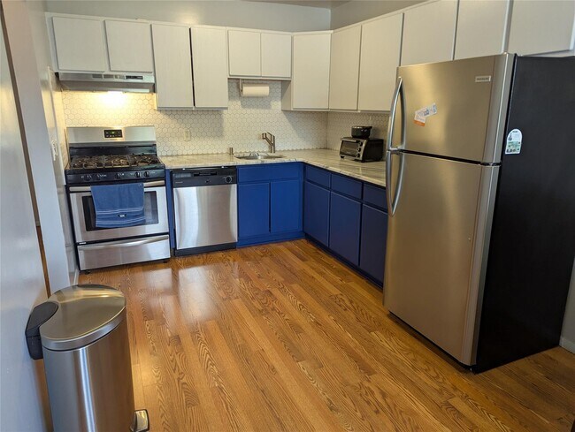 Building Photo - 8 Fishkill Glen Dr