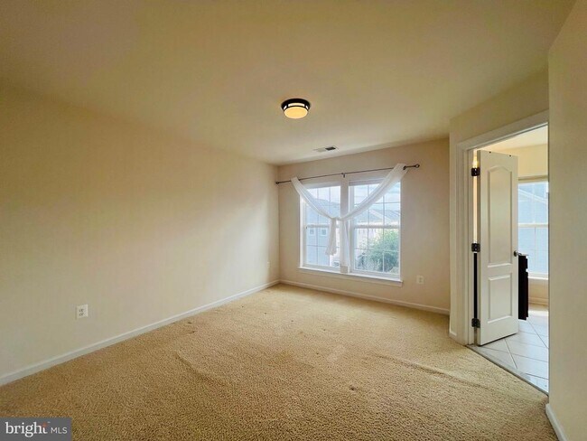 Building Photo - 7440 Riding Meadow Way