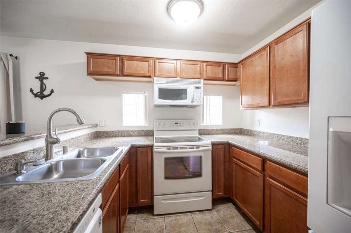 Building Photo - 2110 Sealion Dr