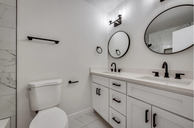 Building Photo - 1004 Darnell Ave