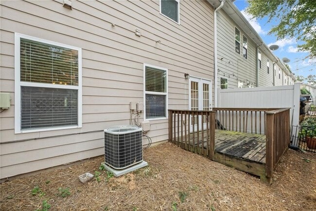 Building Photo - 1821 Willow Branch Ln