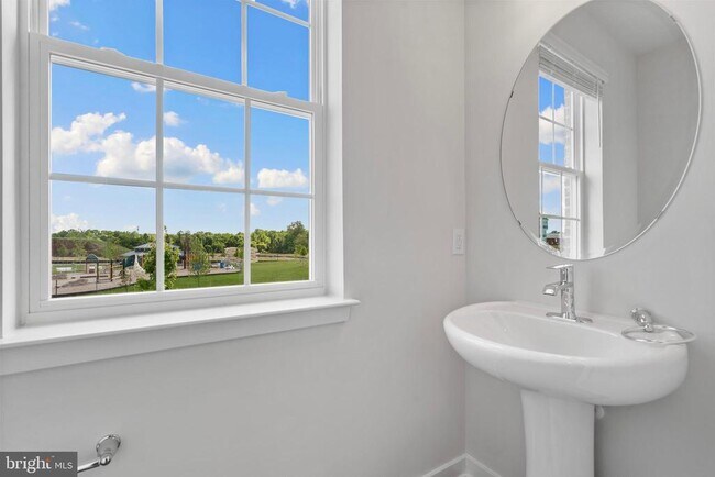 Building Photo - 16626 Green Glade Dr