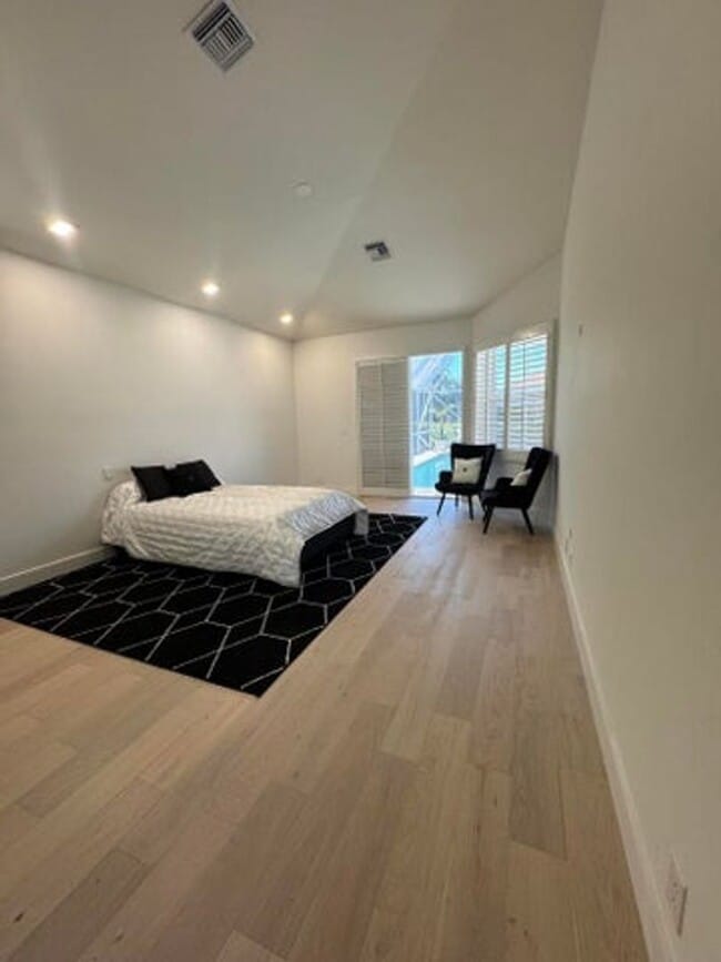 Building Photo - 7686 La Corniche Cir