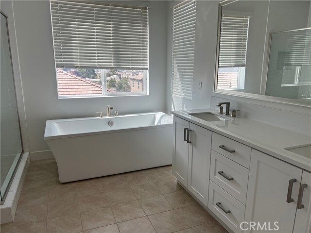 Building Photo - 144 Sash