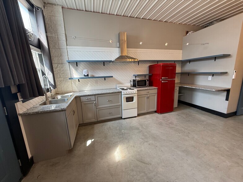 Building Photo - 475 S Hickory St