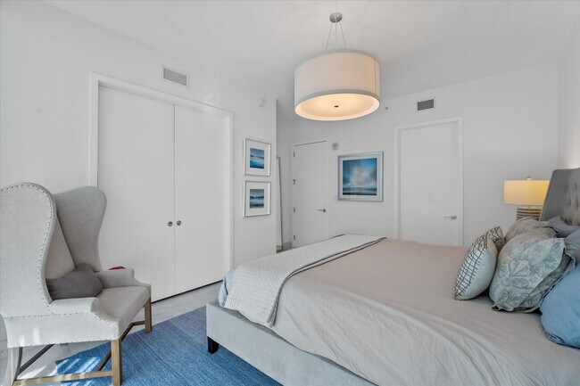 Building Photo - 10201 Collins Ave