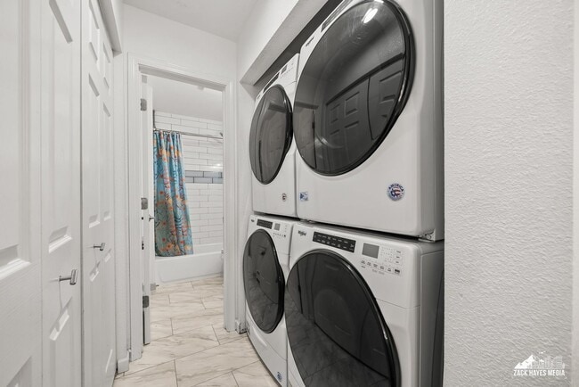 Building Photo - 6627 Zurich St