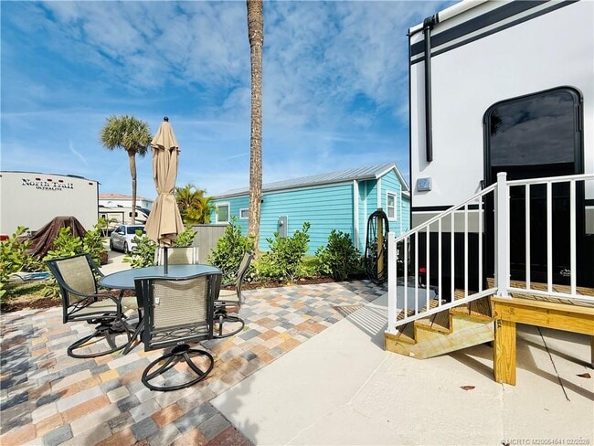 Building Photo - 10725 S Ocean Dr