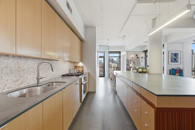 Building Photo - 1530 S State St