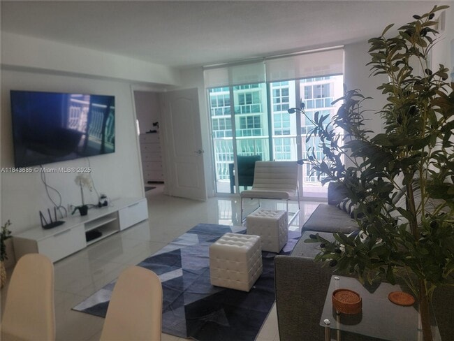 Building Photo - 1200 Brickell Bay Dr