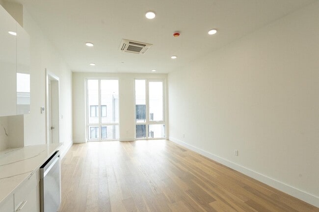 Building Photo - 38 Hichborn St