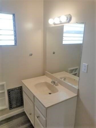 Building Photo - 260 N Oak Ave