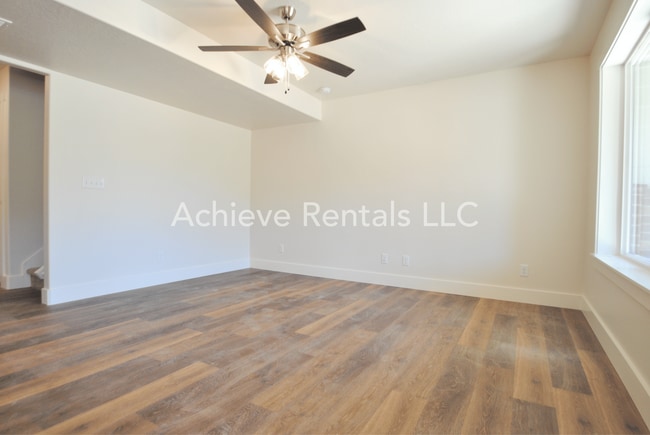 Building Photo - Downtown Logan 3-Bedroom Townhome