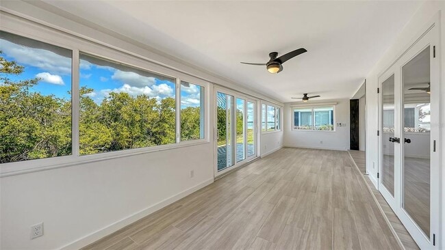 Building Photo - 909 Spanish Dr N
