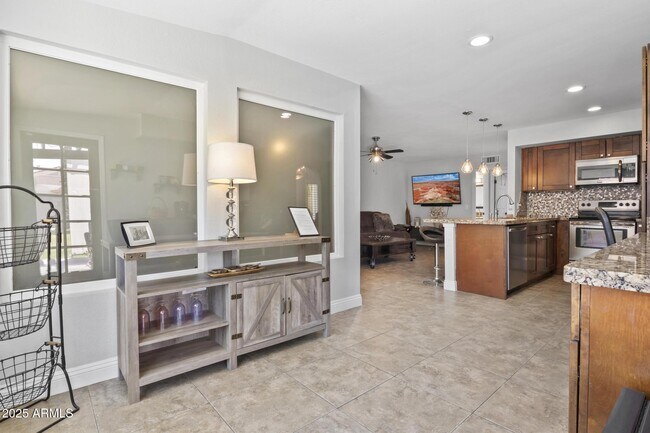 Building Photo - 5302 E Kelton Ln