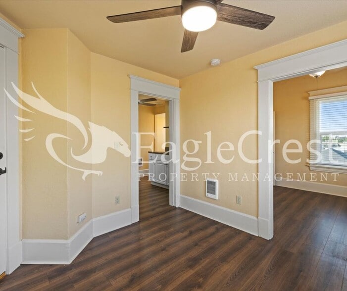 Building Photo - 105NSP