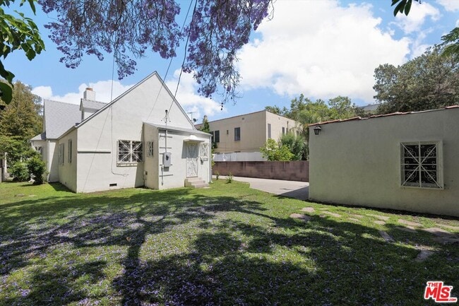 Building Photo - 859 Le Doux Rd