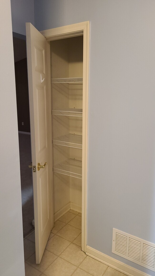 Kitchen pantry - 2275 Pinnacle Ct