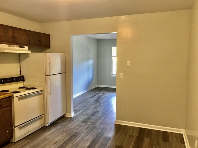 Building Photo - Newly Remodeled Duplex 2Bed/1Bath Off HWY 58!