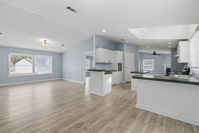 Building Photo - 931 Sycamore Creek Dr