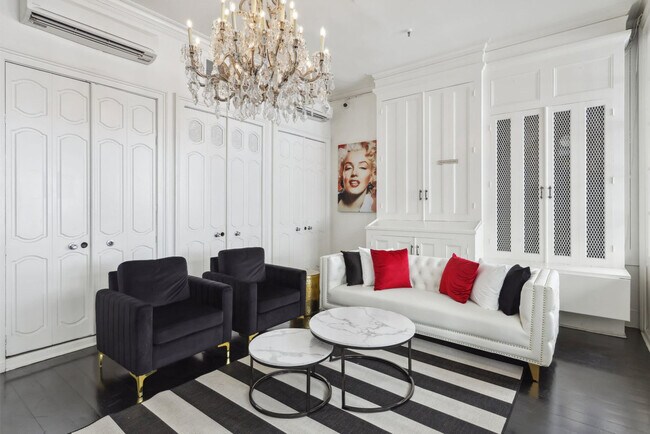 Primary Photo - 508 Chartres St