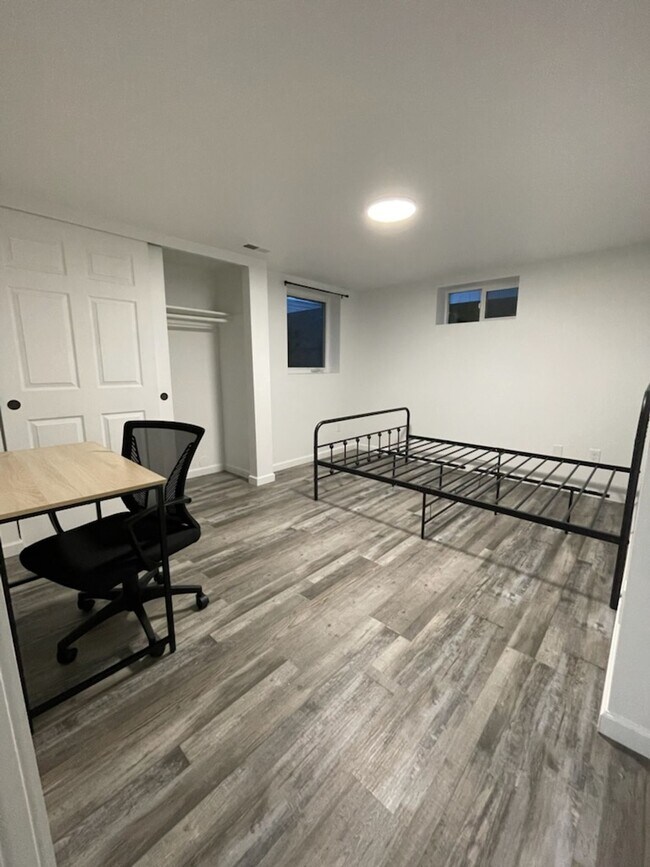 Building Photo - APPLICATION PENDING - Room for rent near UP - ROOM #5