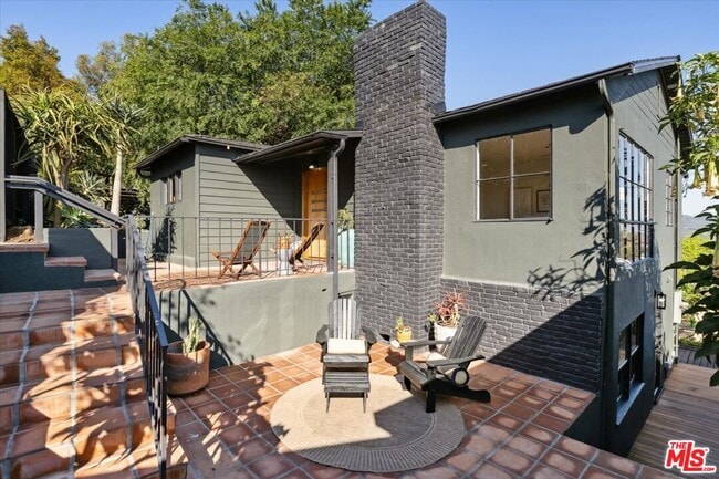 Building Photo - 2467 Silver Ridge Ave