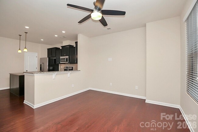 Building Photo - 5040 Mockernut Ln