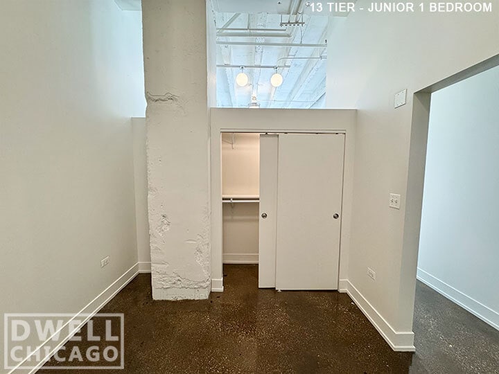 Building Photo - 17 E Adams St