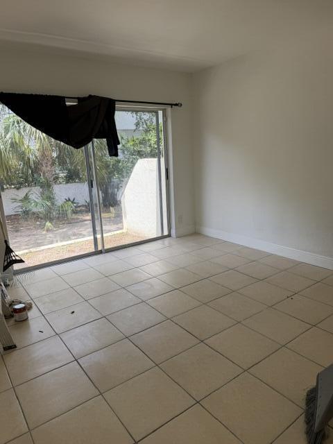 Building Photo - 1750 NW 15th Vis