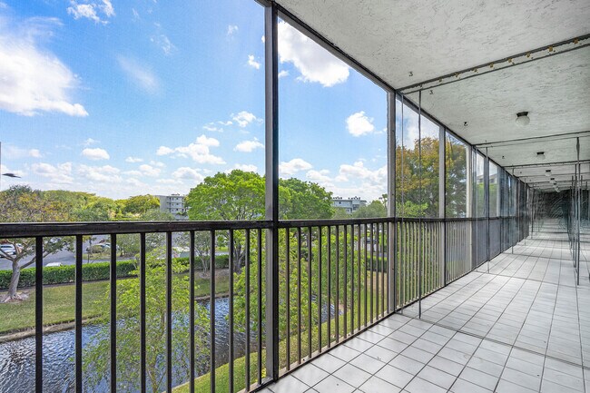 Building Photo - 2230 N Cypress Bend Dr
