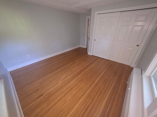Building Photo - Charming 3 Bedroom Apartment in Millbrook,...