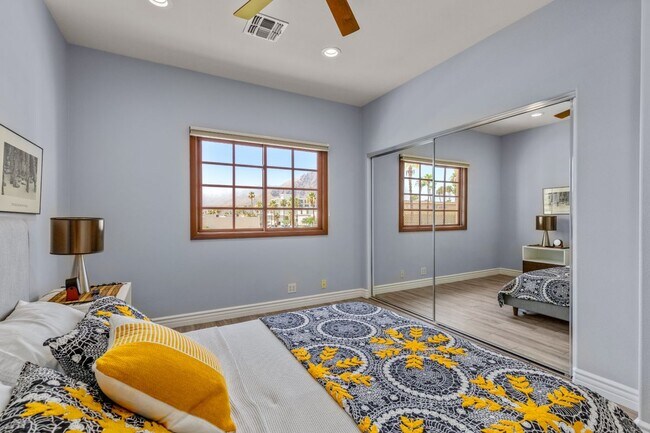 Building Photo - 546 N Indian Canyon Dr
