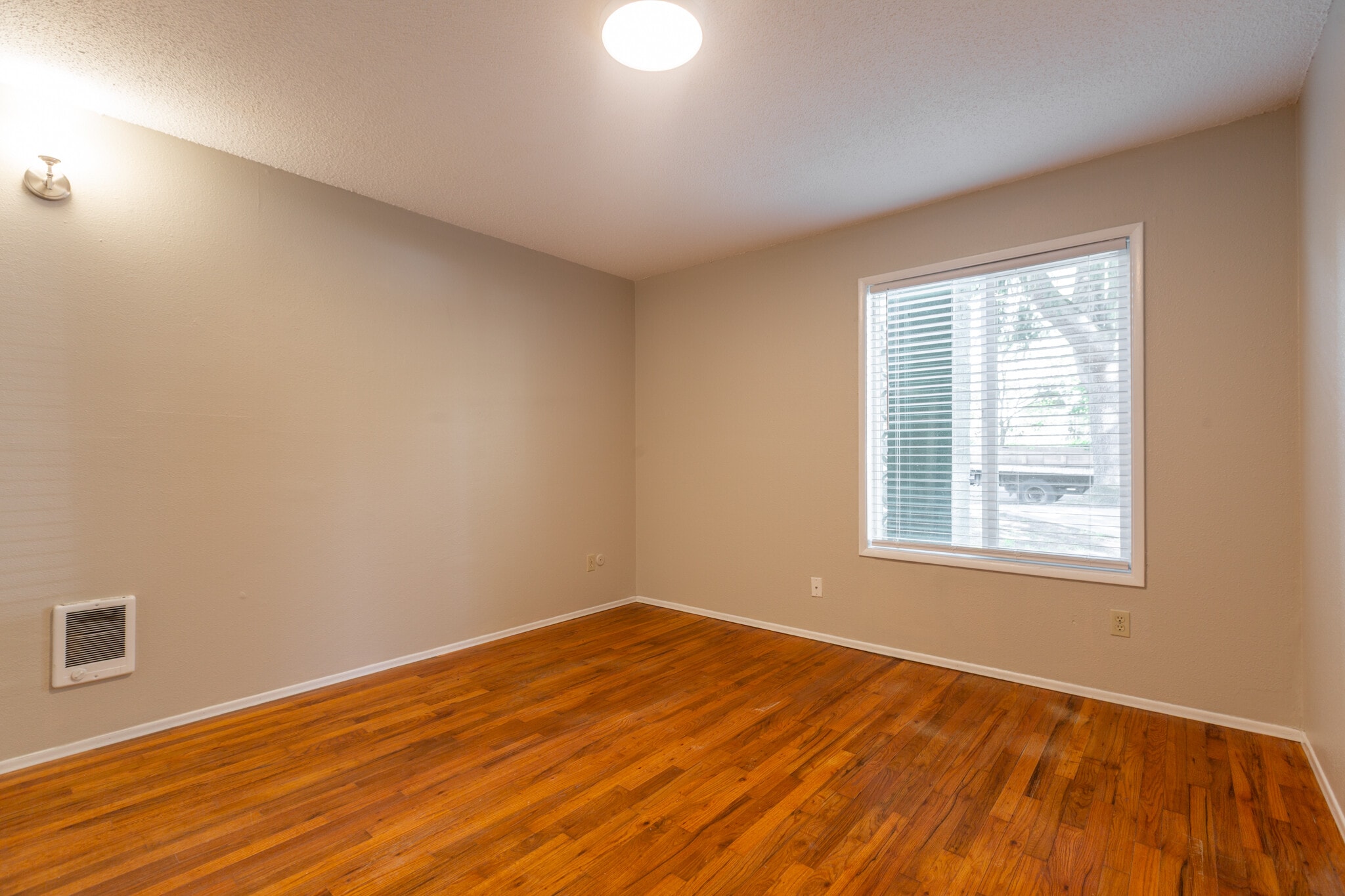 Building Photo - 2531 SE 27th Ave