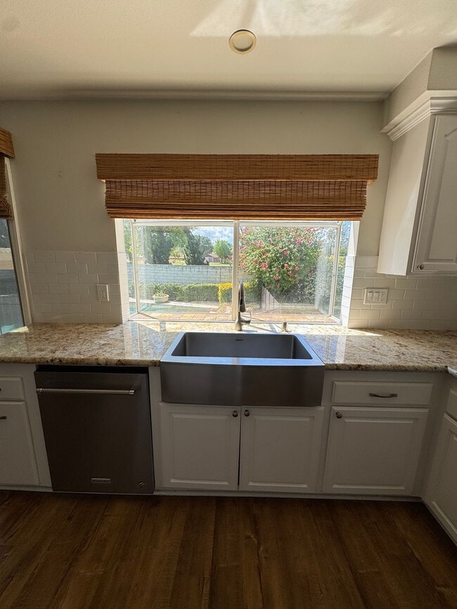Building Photo - Light-Filled Home with Resort-Style Backyard in Thousand Oaks