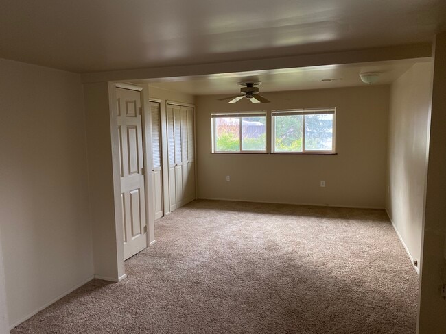 Building Photo - 2333 Cliff Swallow Dr