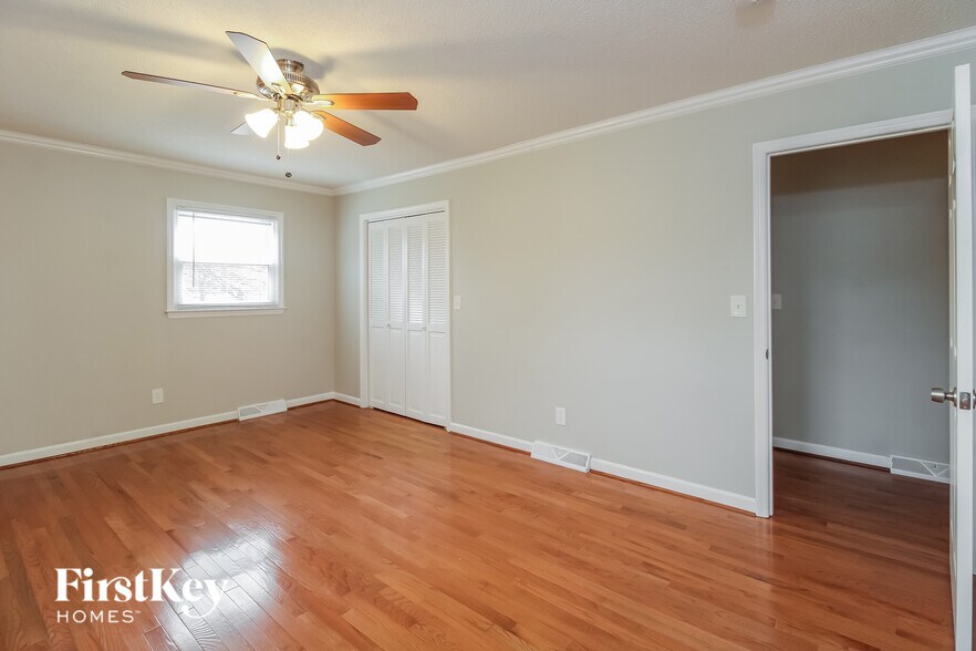 Building Photo - 535 Drumheller Rd