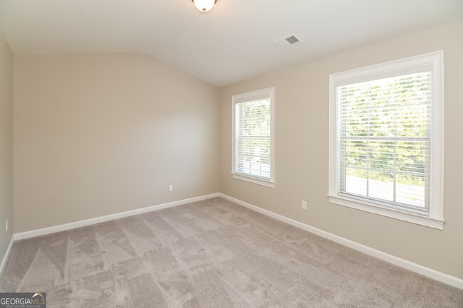 Building Photo - 5663 Valley Loop
