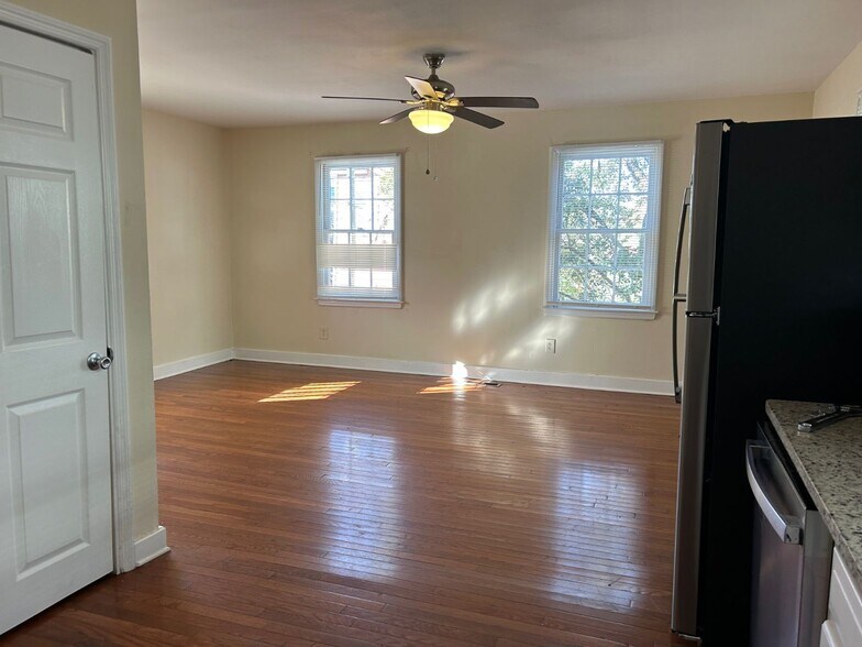 Building Photo - 61 Cooper St