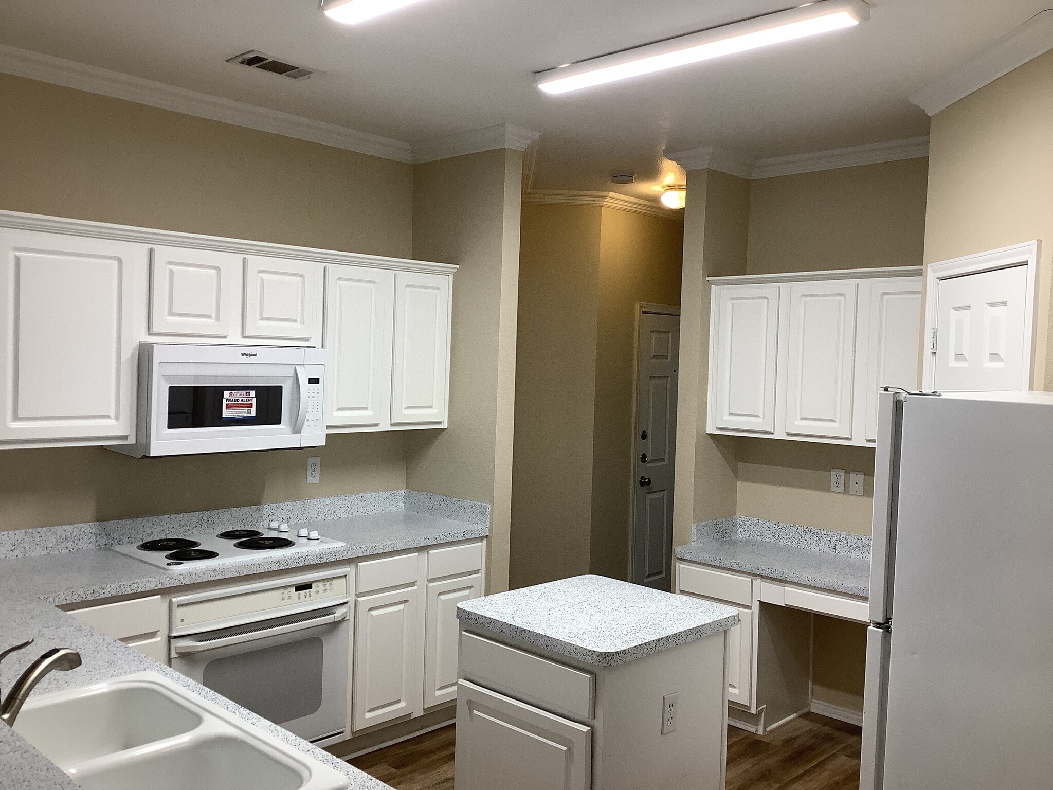 Building Photo - 1511 Cheyenne Trl