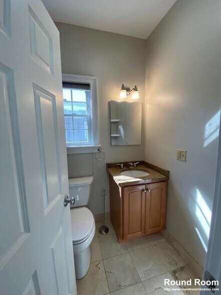 Building Photo - 261 W 2nd St