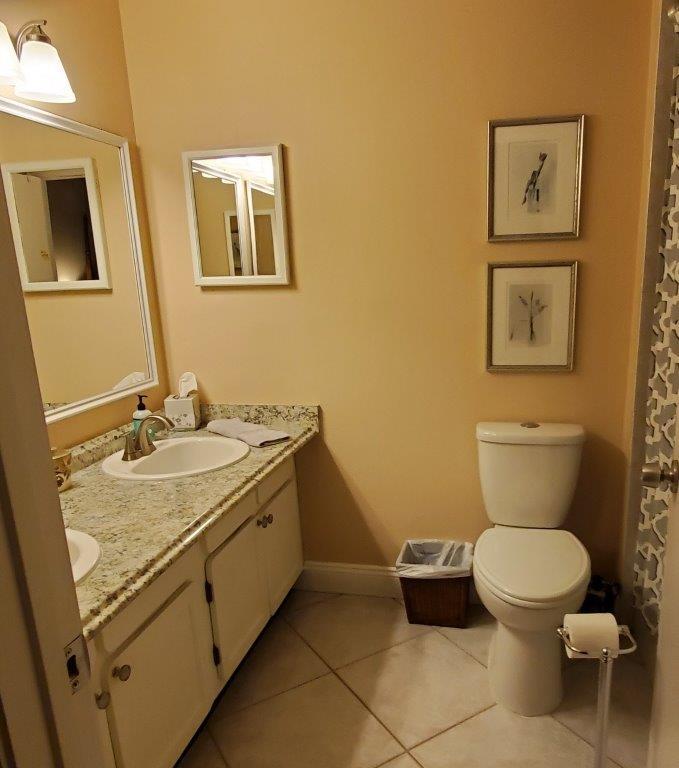 Master bath w double sink - 2174 Woodbridge Rd