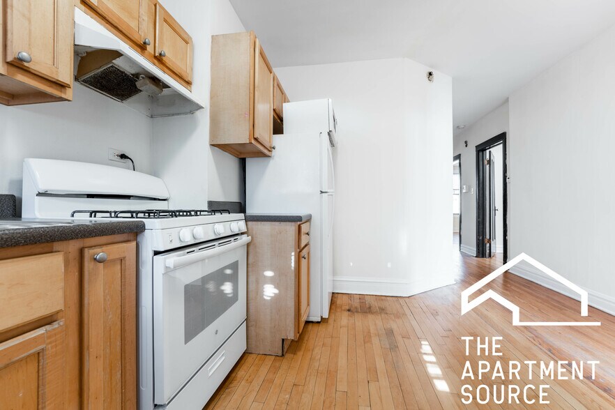 Building Photo - 1955 W Winnemac Ave