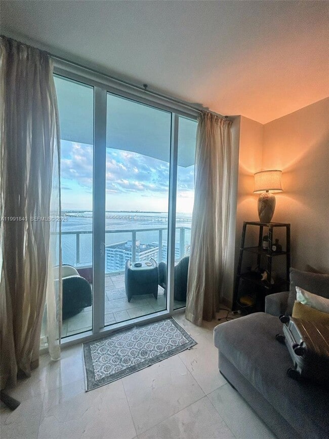 Building Photo - 218 SE 14th St