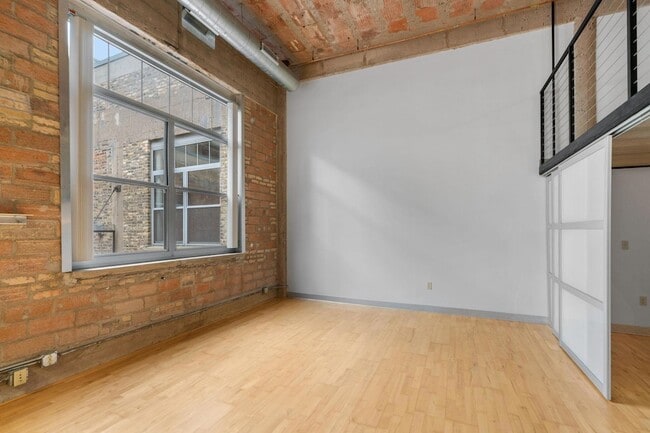 Building Photo - 521 S 7th St