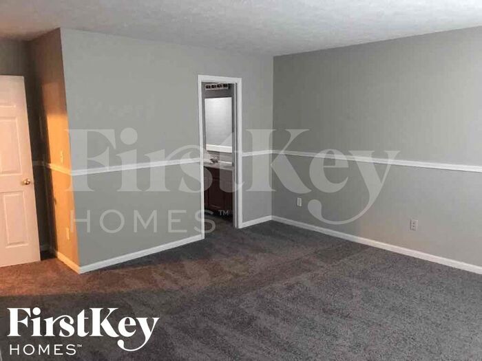 Building Photo - 10850 Snowdrop Way