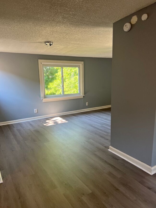 Building Photo - Coming soon- Cute 2 bedroom Cape Cod with ...