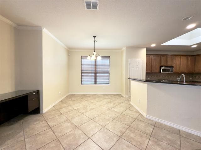 Building Photo - 7917 Creek View Dr