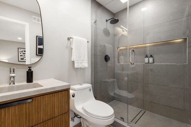 Building Photo - Beautifully Renovated 3 Bed/2 Bath Home in...